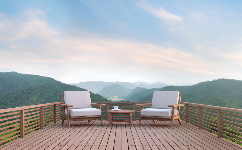 Outdoor Lounge Chair Enhances Relaxation